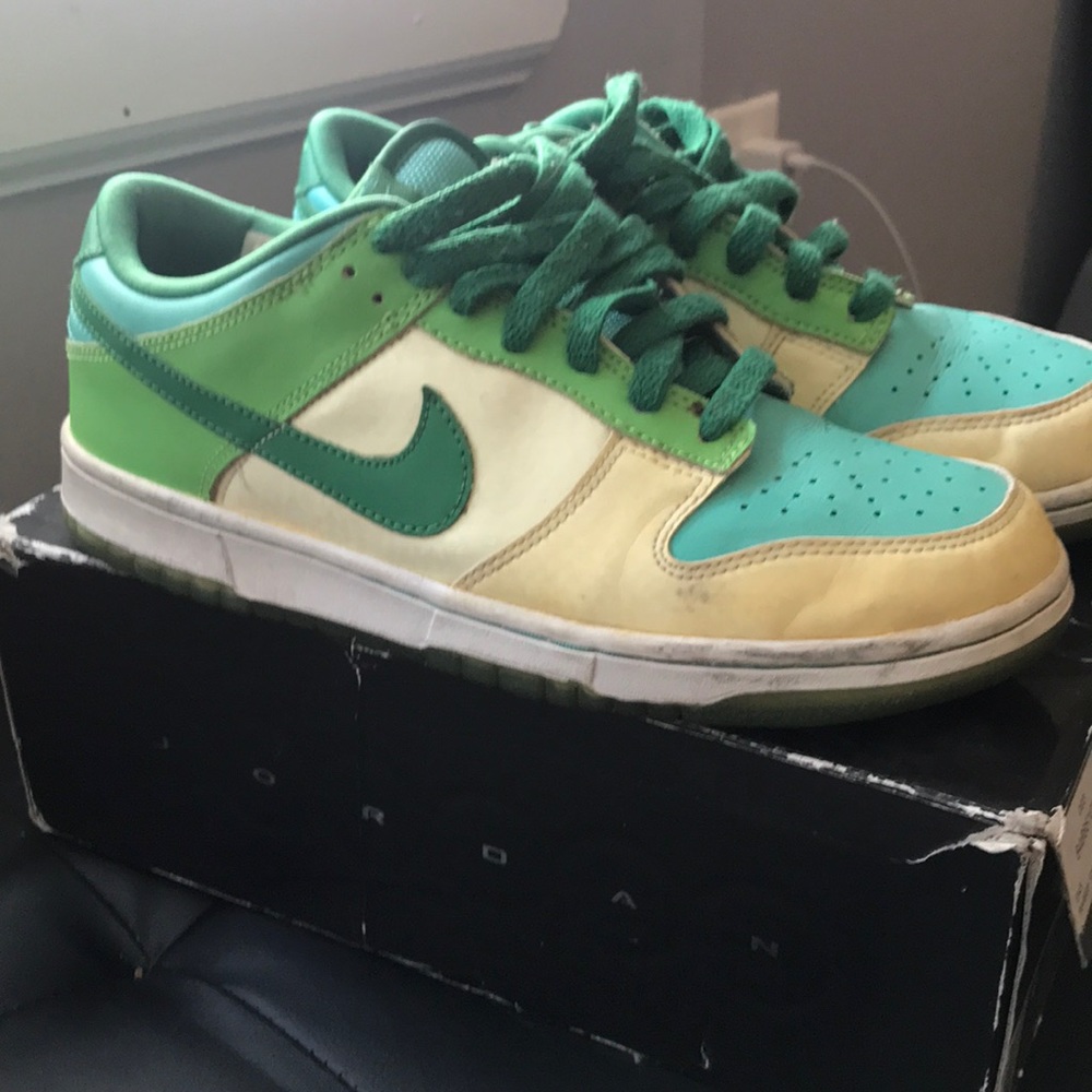 Nike dunk low glow in the dark